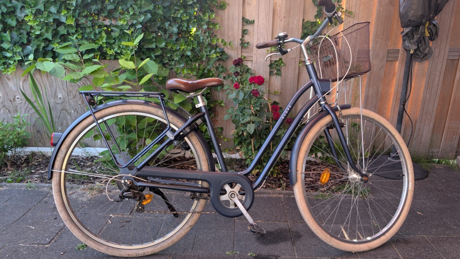 Elops Classic 520 Damesfiets met mand en bagagedrager, Fietsen en Brommers, Fietsen | Dames | Damesfietsen, Velgrem, Versnellingen