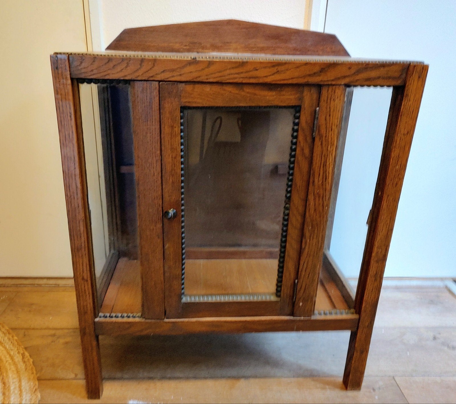 Vitrine kastje Amsterdamse School, Ophalen