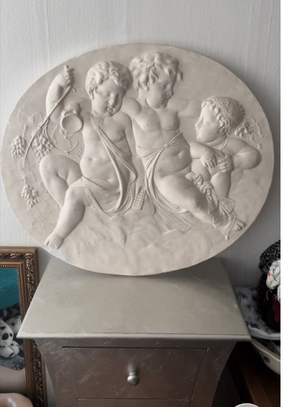 Mooi groot ornament met drie engelen, Antiek en Kunst, Ophalen, 50 - 100 cm, Handgemaakt, Wanddecoratie