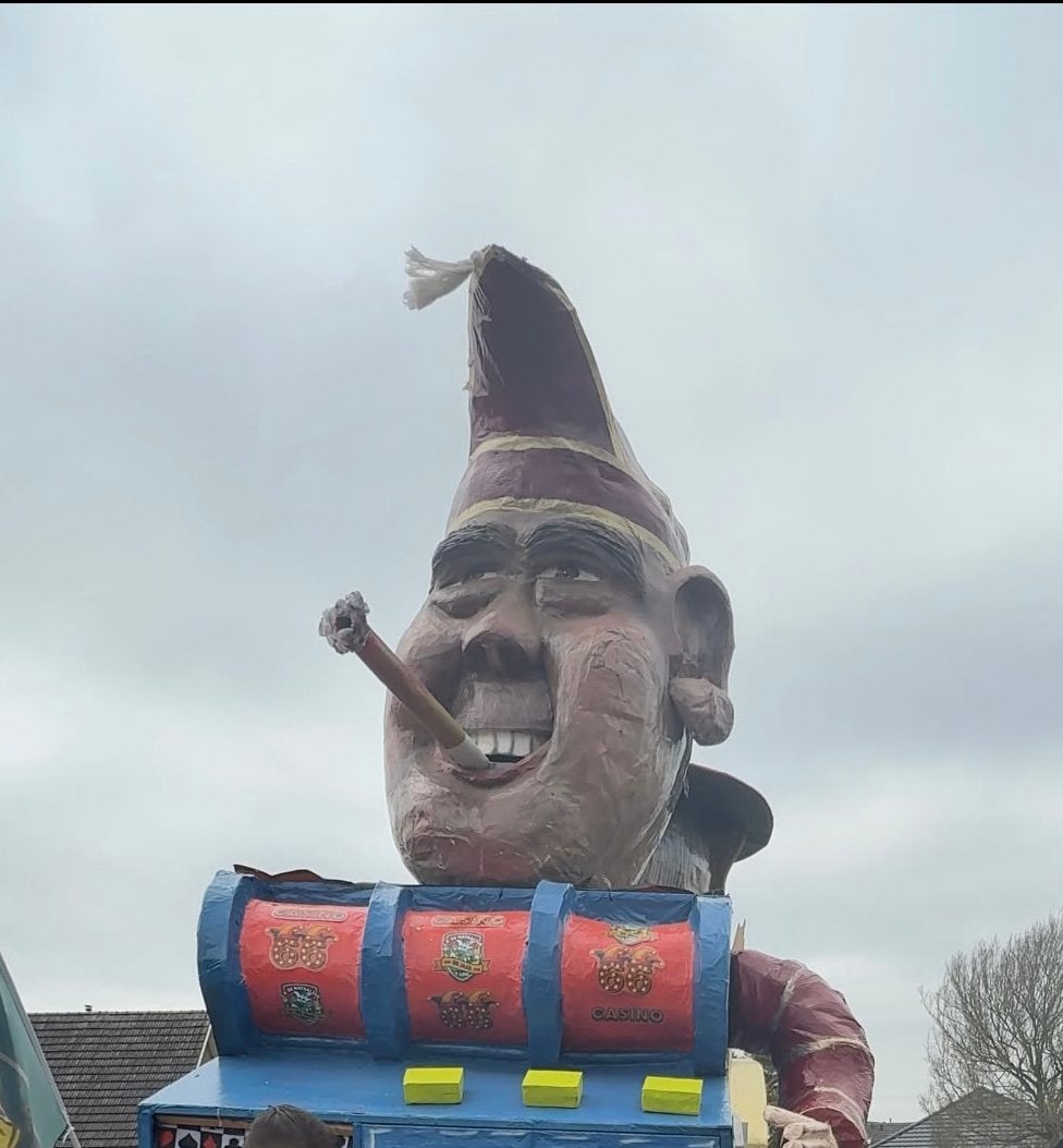 Carnavalswagen prinsenkop, Hobby en Vrije tijd, Ophalen, Carnaval