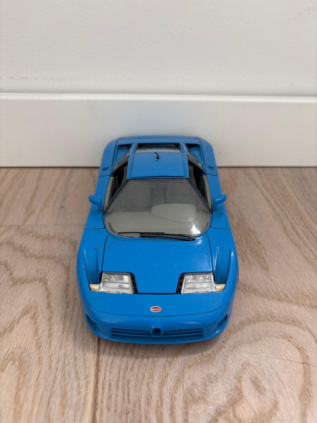 Bugatti EB 110 modelauto 1:18 - Goede staat, Hobby en Vrije tijd, Modelauto's | 1:18, Ophalen of Verzenden, Gebruikt, Auto, Overige merken