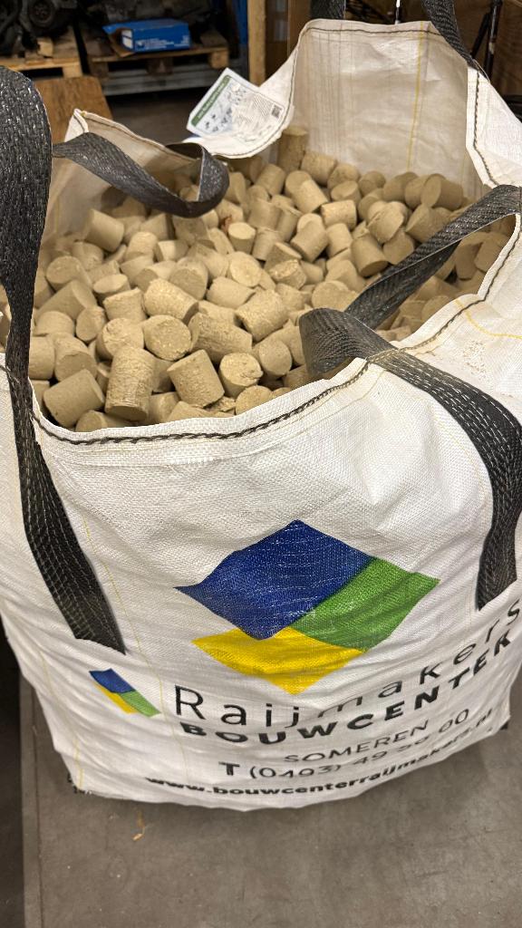 Houtbriketten in Big Bag, 3 tot 6 m³, Ophalen, Overige houtsoorten, Blokken