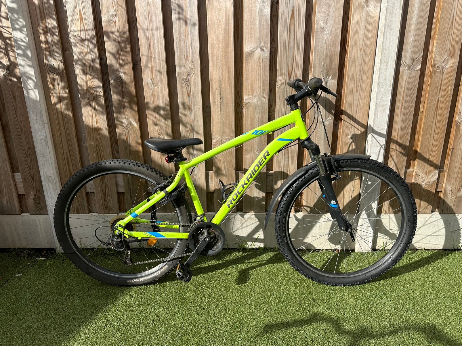 Rockrider ST100 | Jongensfiets | 27,5 inch | 21 versnelling, Fietsen en Brommers, Velgrem, Zo goed als nieuw, Handrem, Ophalen