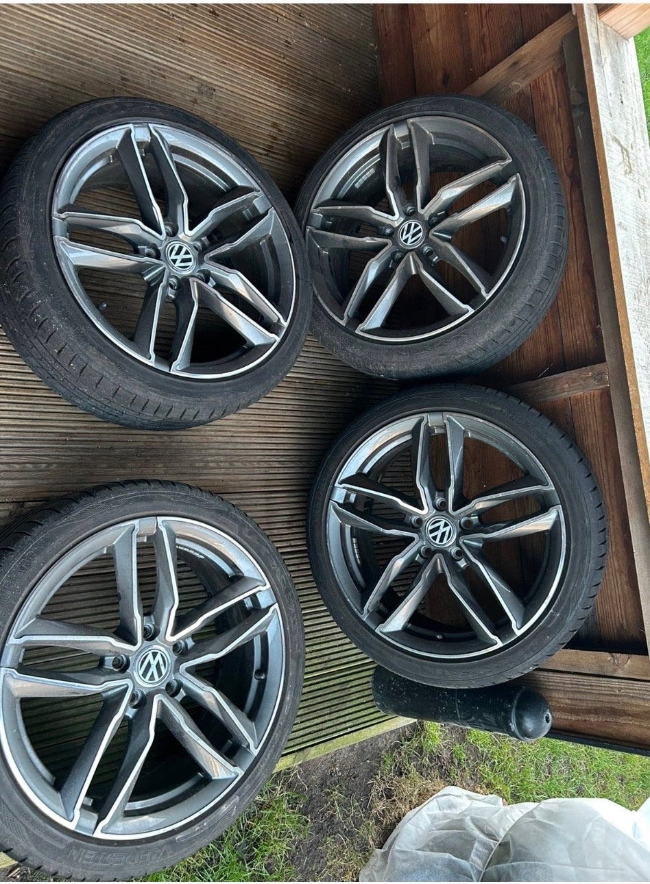 RS Look Banden en Velgen - 225/40 ZR 18 92Y Vredestein, Ophalen, Gebruikt