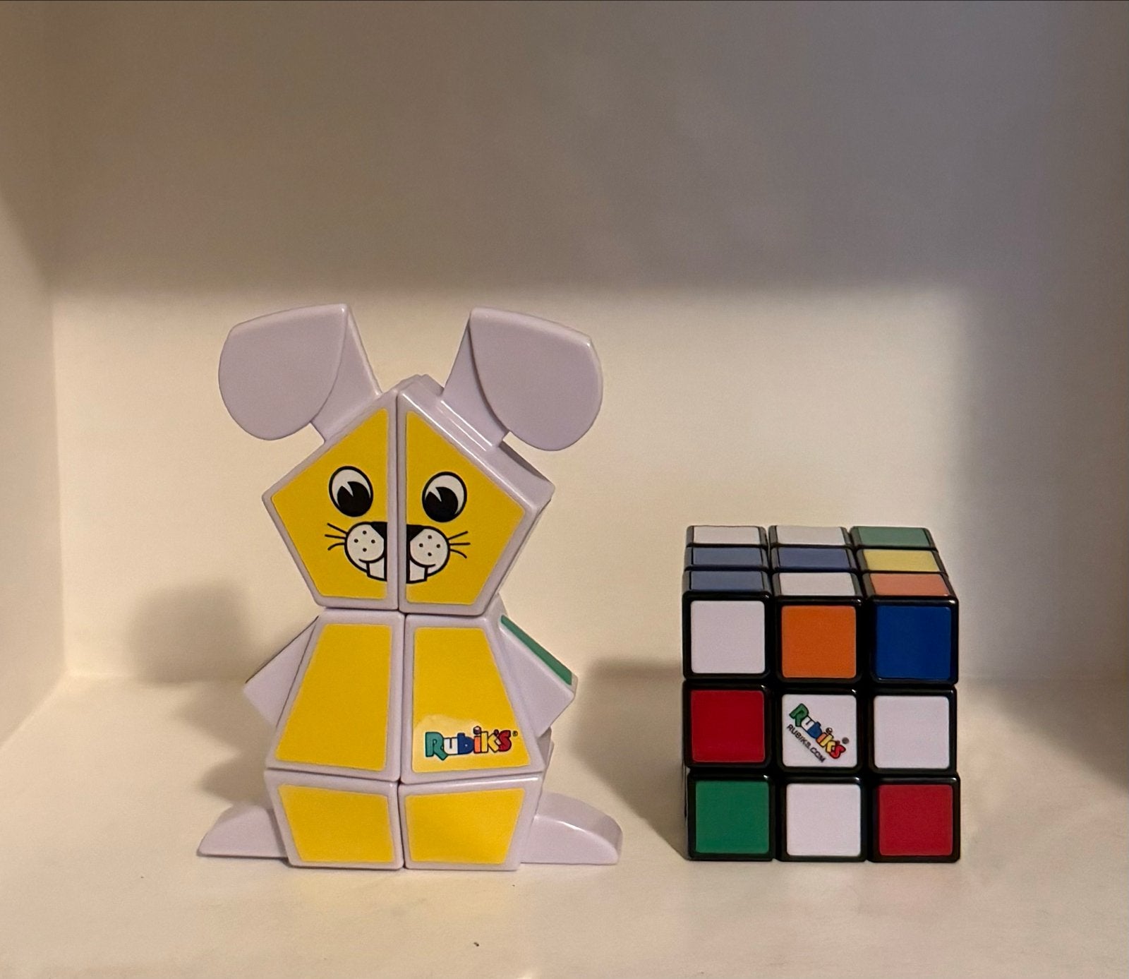 Twee Rubik's Cubes: Klassiek en Konijn, Ophalen of Verzenden, Gebruikt, Jongen of Meisje