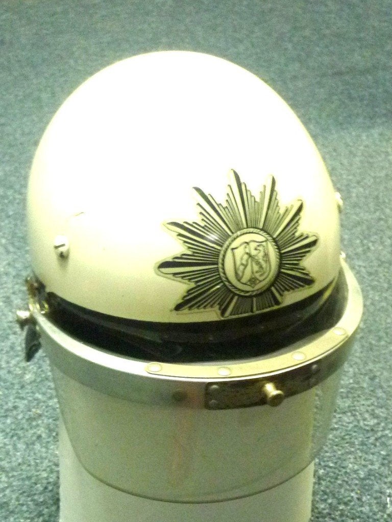 Oude Duitse Bereitschafts Helmet mit Klappvisier, Ophalen of Verzenden, Gebruikt, Large