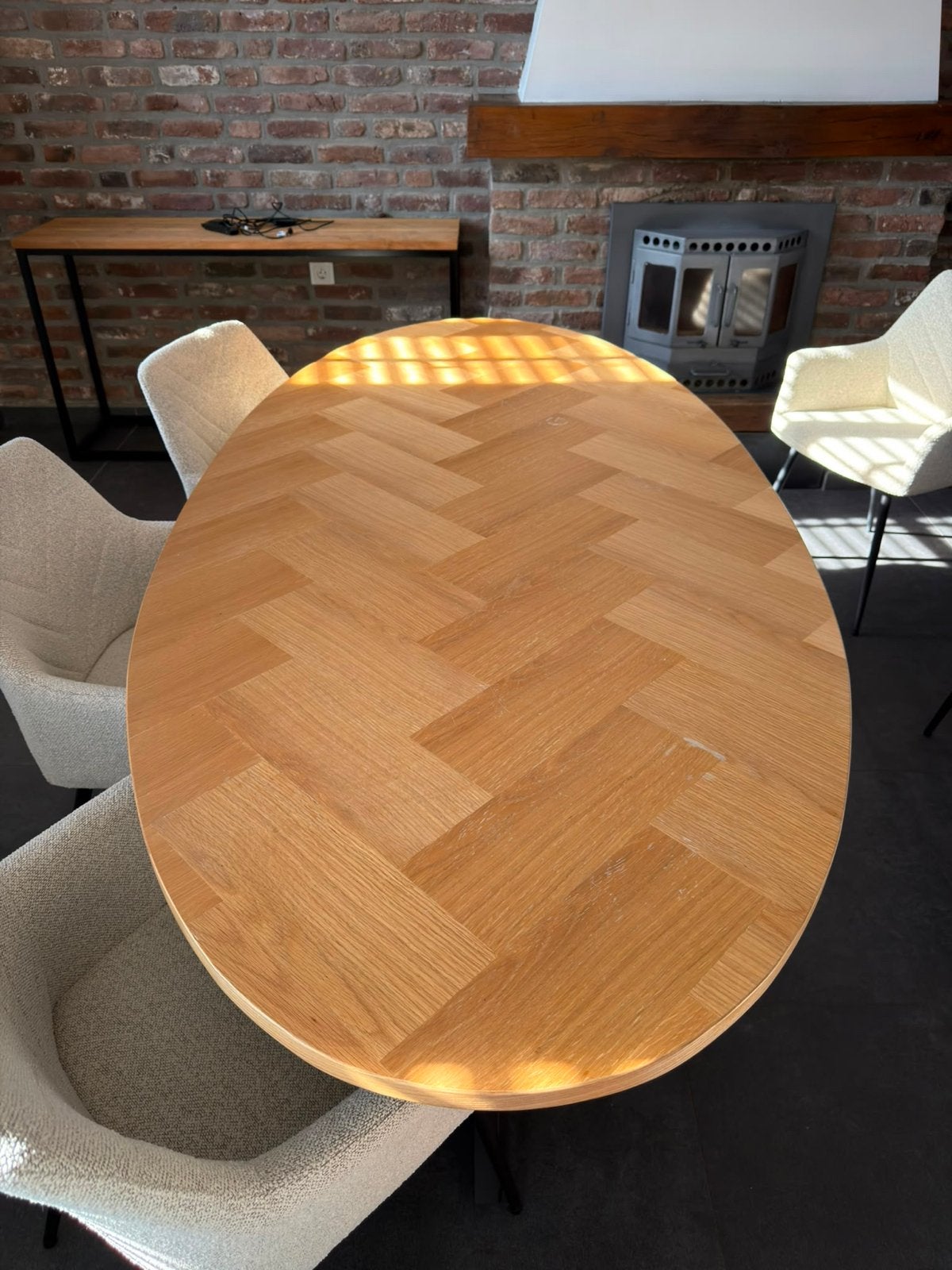Ovale eettafel met visgraatmotief en metalen onderstel, Ophalen, 100 tot 150 cm, 200 cm of meer, Vijf personen of meer