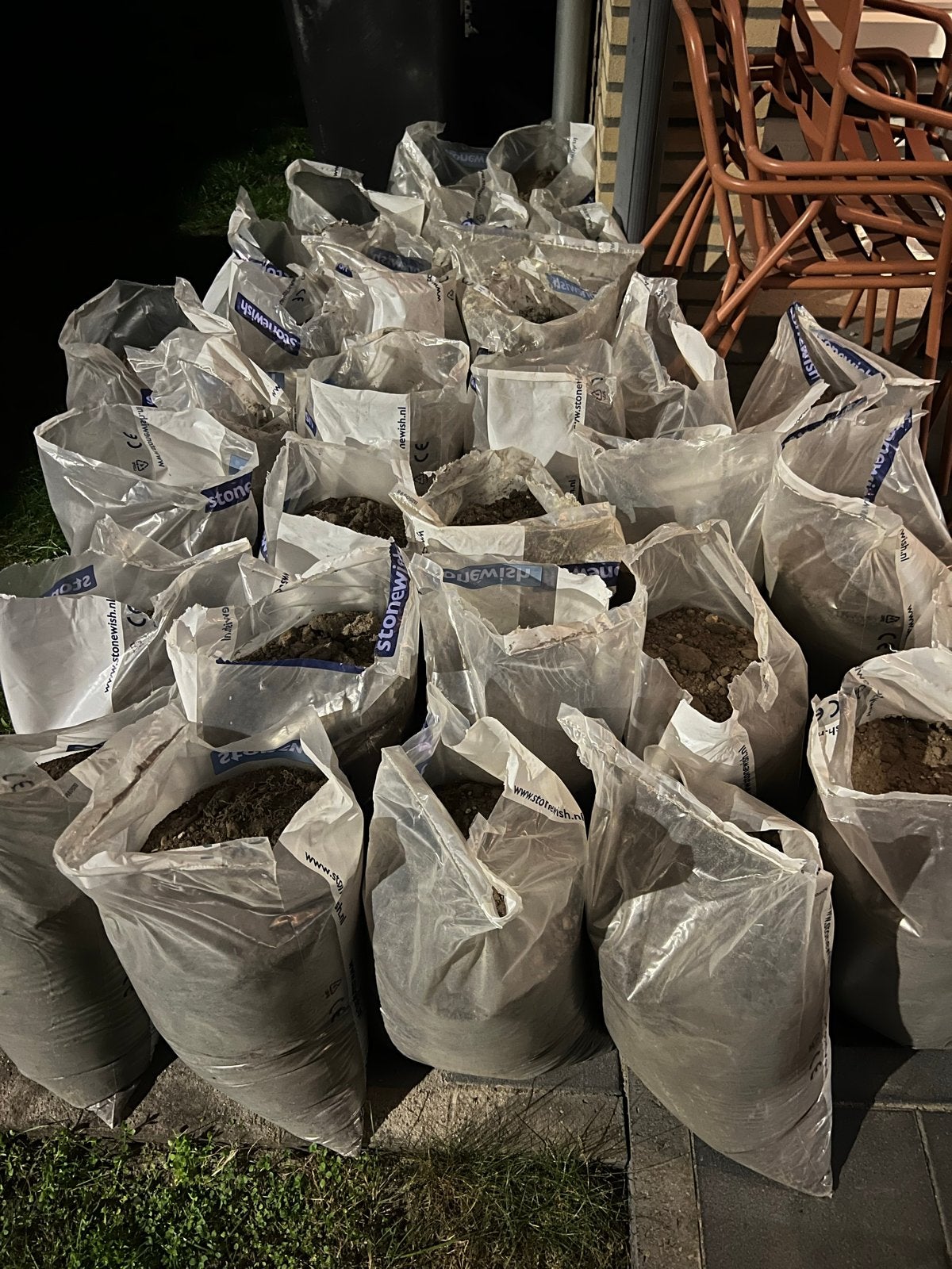 Zwarte grond in zakken - gratis af te halen, Tuin en Terras, Ophalen, Tuinaarde