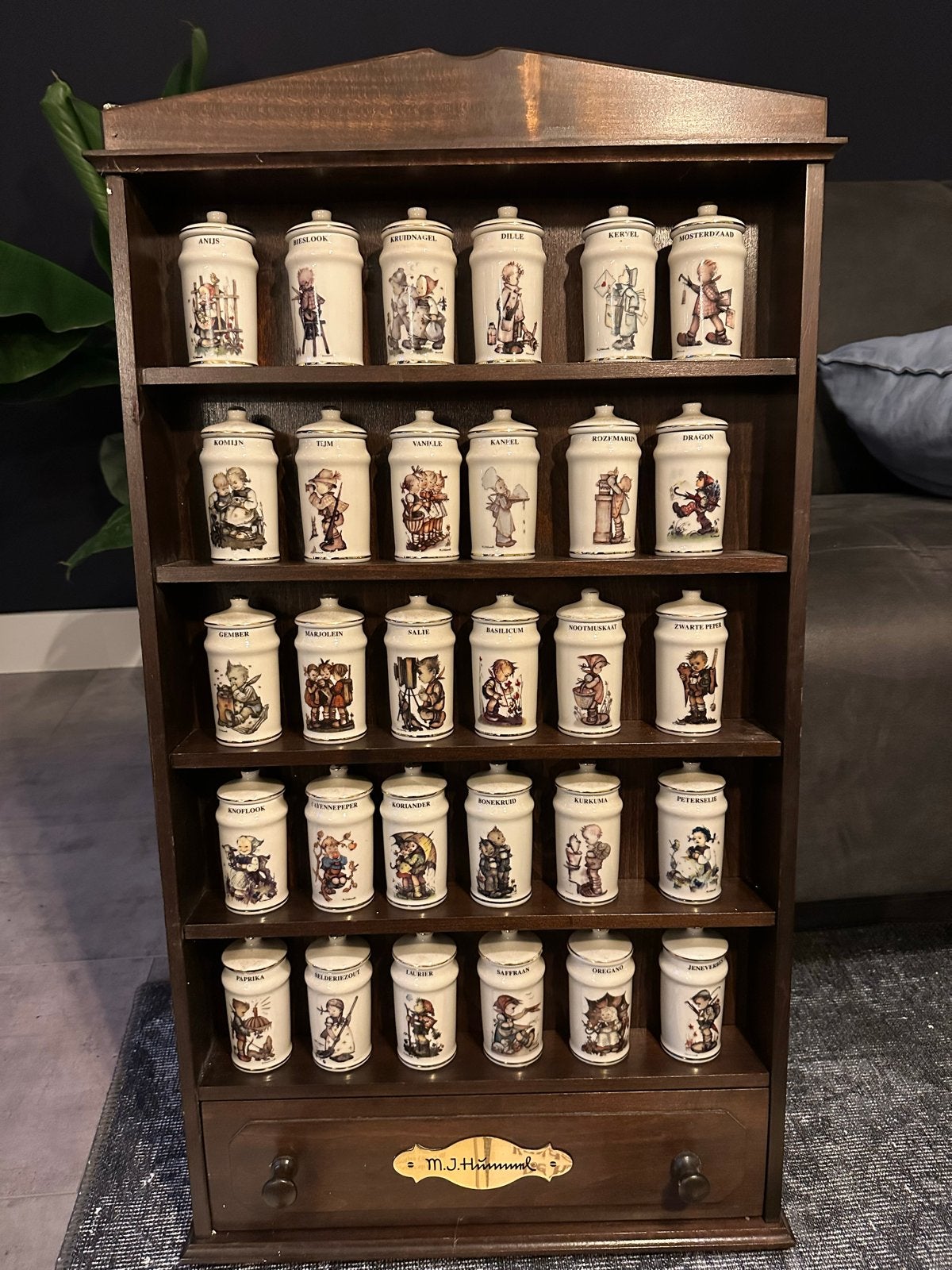 M.J. Hummel Kruidenrek met 24 Kruidenpotjes, Ophalen
