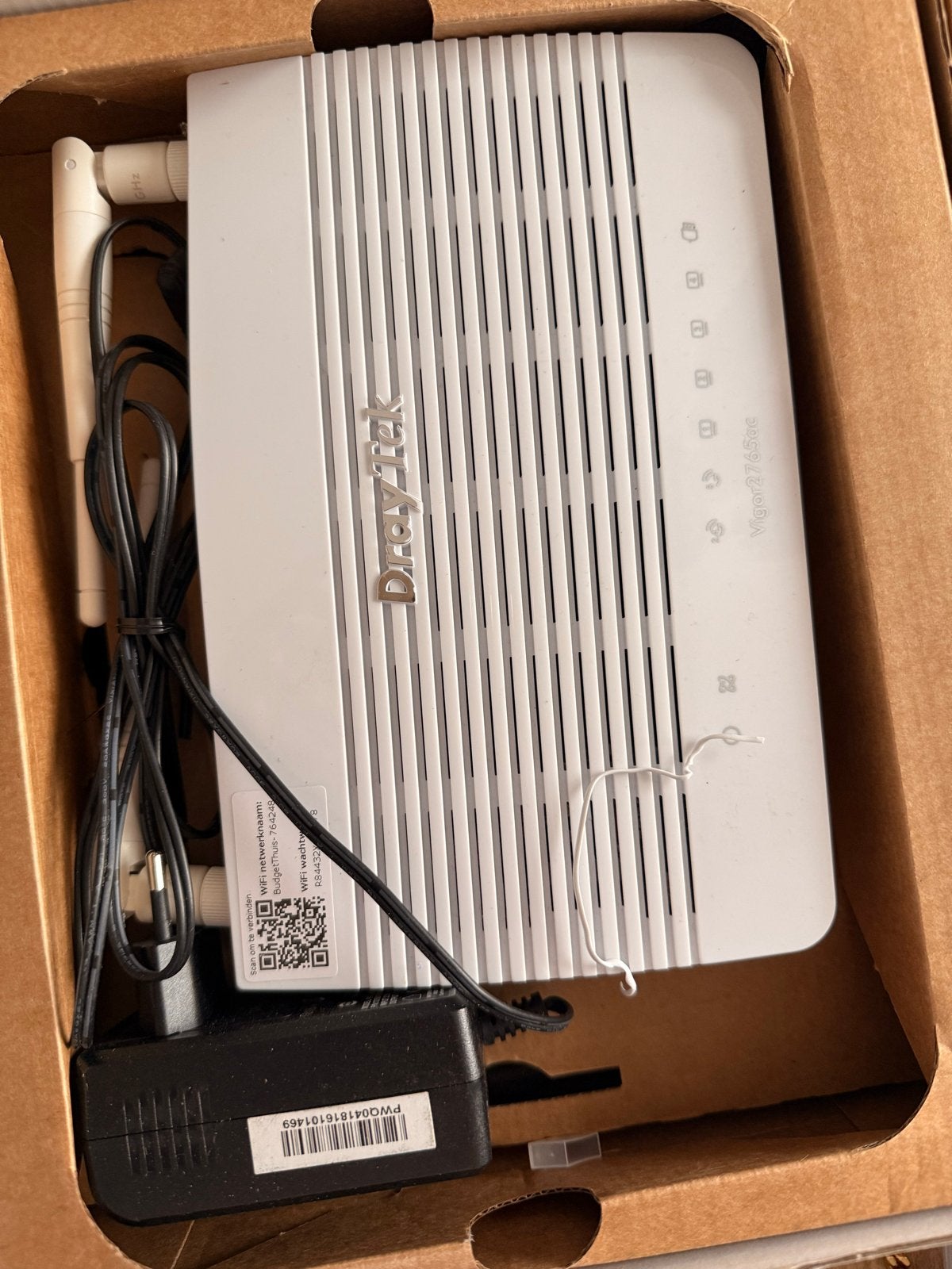 DrayTek Vigor 2765ac & KPN Experia Box met accessoires, Computers en Software, Ophalen of Verzenden, Gebruikt, Router met modem