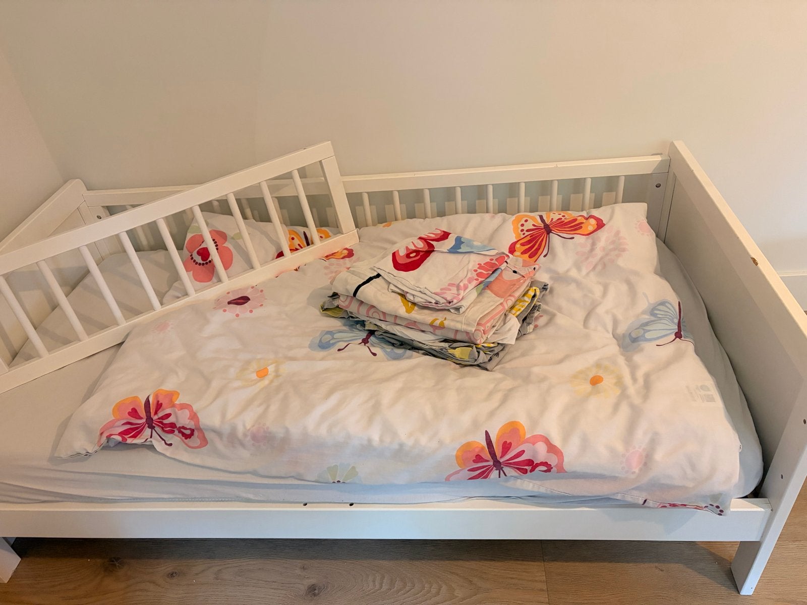 Peuterbed Petit Amelie met matras en beddengoed, Ophalen, Gebruikt, 70 tot 85 cm, 140 tot 160 cm