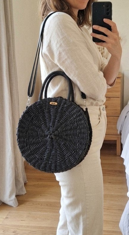 Leuk zwart rond rieten tas, Ophalen of Verzenden, Zo goed als nieuw, Zwart, Schoudertasje