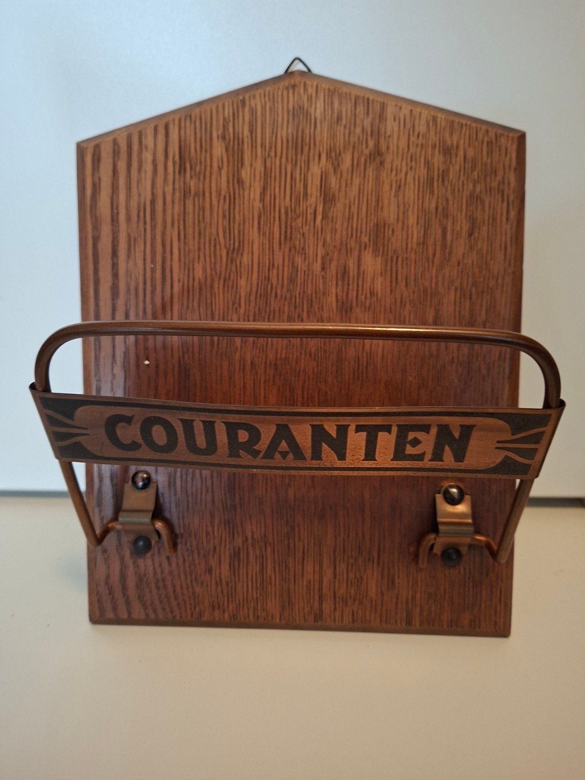 Vintage  wand krantenbak. Gebruikt maar in goede staat, Krantenbak, Ophalen, Gebruikt