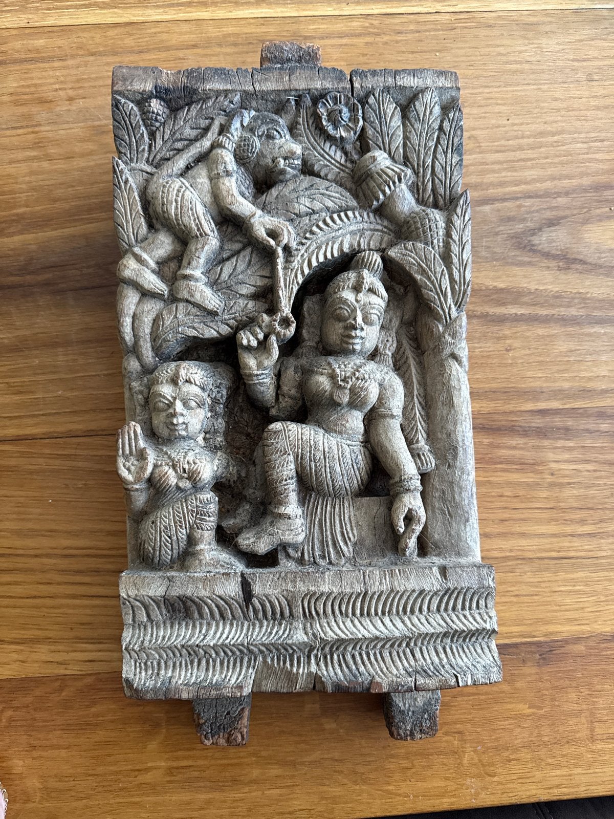 Antiek Houten Paneel met Indische Goden, Antiek en Kunst, Hout, Bruin, India, Ophalen of Verzenden
