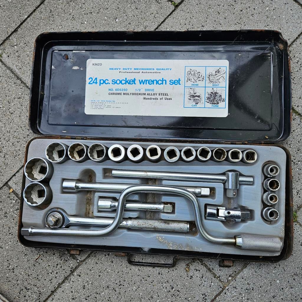 Kinzo 24-delige doppenset in metalen koffer, Ophalen