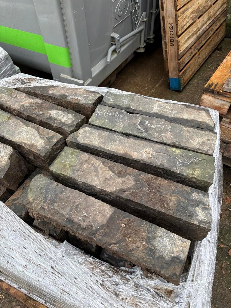 Palisaden basalt ca. 70 stuks!!!, Tuin en Terras, Bielzen en Borders, Ophalen, Gebruikt, Overige typen, Natuursteen