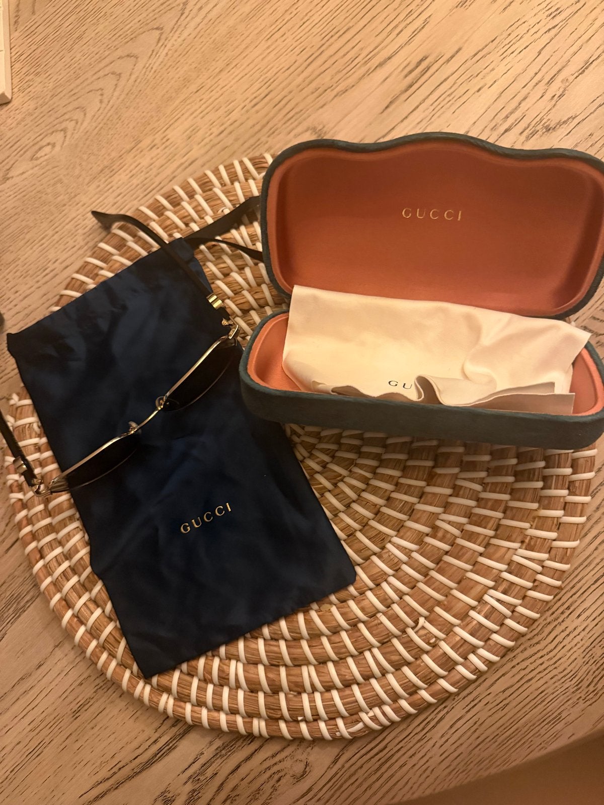 Gucci Zonnebril met Hoesje en Doosje - Zo goed als nieuw, Ophalen of Verzenden, Zo goed als nieuw, Zwart, Zonnebril