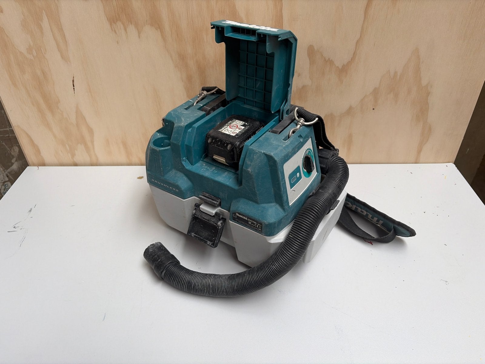 Makita DVC750L 18V Accu Stofzuiger - Compact en Krachtig, Witgoed en Apparatuur, Stofzuigers, Ophalen, Gebruikt, Draadloos, Industriële stofzuiger