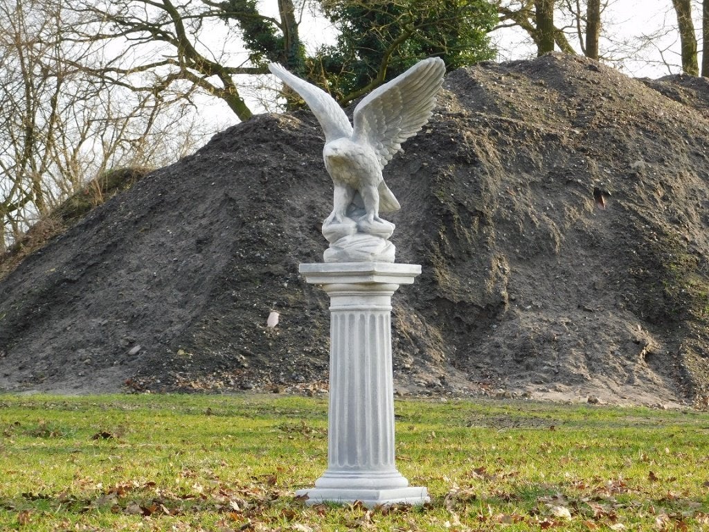 Adelaar op Sokkel - 130 cm - Steen, Tuin en Terras, Tuinbeelden, ., Ophalen of Verzenden, ., .