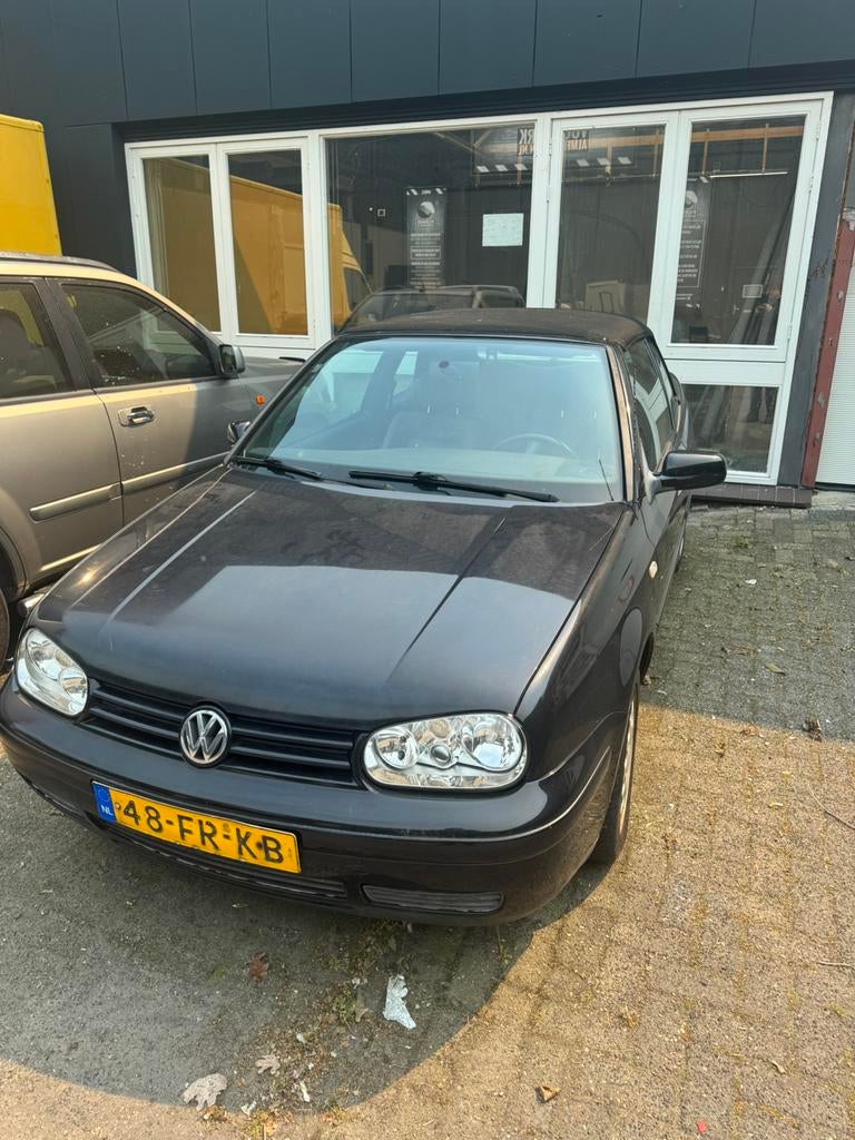 Volkswagen Golf 1.8 Cabriolet 66KW 2000 Zwart, Auto's, Volkswagen, 4 cilinders, Cabriolet, 4 stoelen, Origineel Nederlands