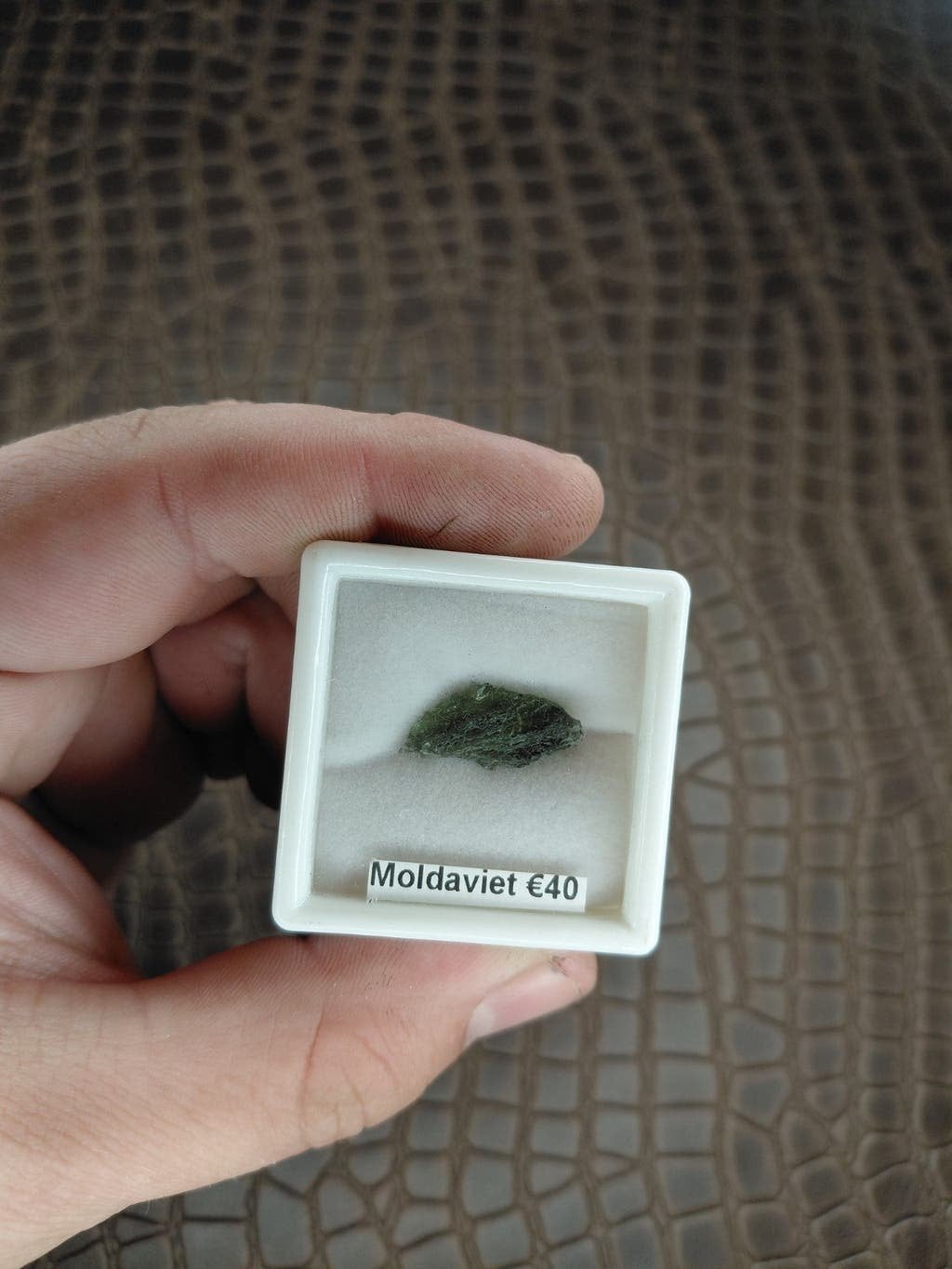 Licht groene Moldaviet speciment €40, Sieraden, Tassen en Uiterlijk, Edelstenen, Verzenden, Nieuw