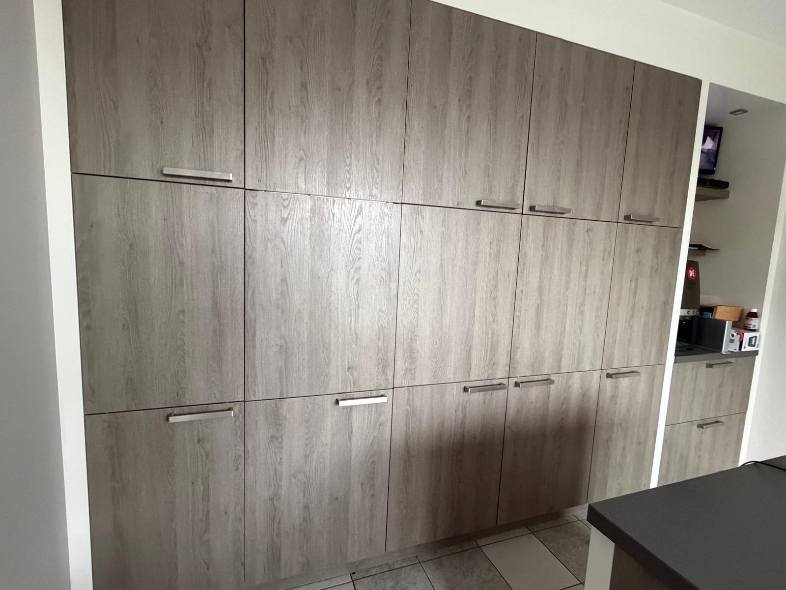 Kastenwand met inbouwkoelkast, Witgoed en Apparatuur, Ophalen, 120 tot 140 cm, 100 tot 150 liter, Zo goed als nieuw