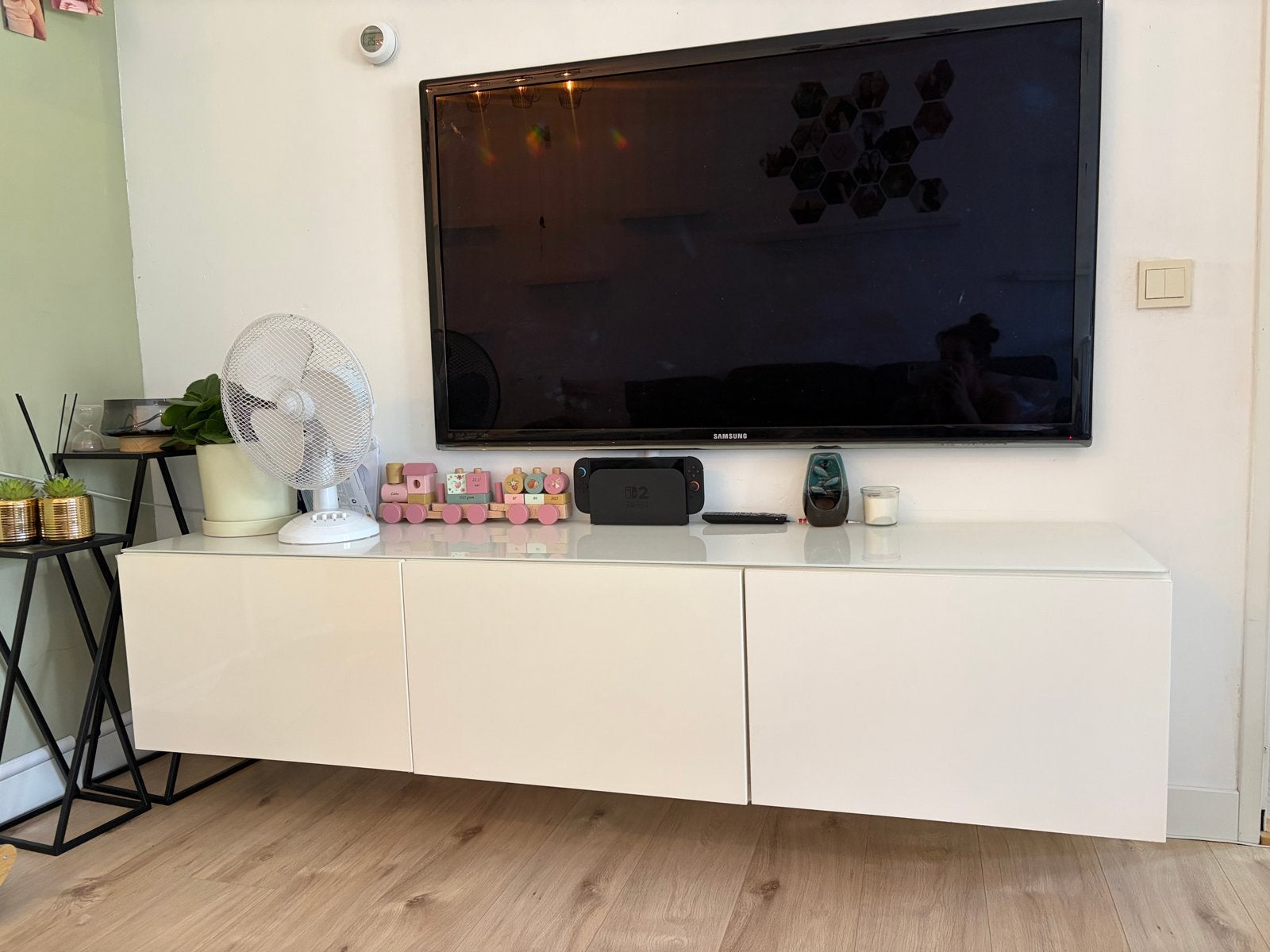 Ikea Bestå tv-meubel 180x42x38 met optionele glasplaat, Huis en Inrichting, Ophalen, Gebruikt, 150 tot 200 cm, Glas