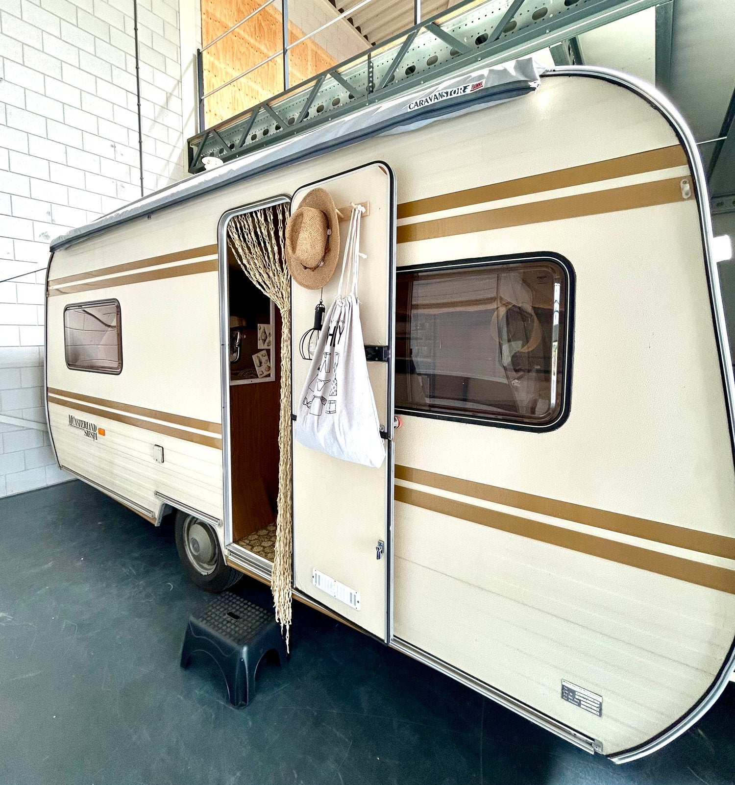 Retro Munsterland Caravan 465, Caravans en Kamperen, Koelkast, Treinzit, 750 - 1000 kg, Particulier