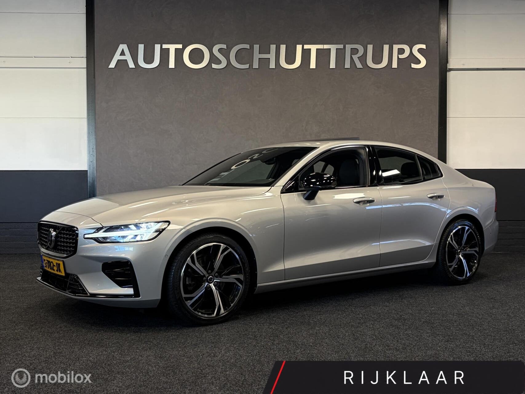 Volvo S60 2.0 B4 Ultimate Dark SCHUIFDAK / HARMAN-KARDON / 3, 4 cilinders, 1969 cc, S60, Bedrijf