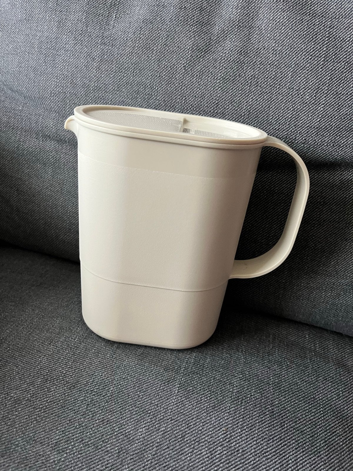 Tupperware Schenkkan 1 Liter met Schenktuit, Gebruikt, Overige kleuren, Beker of Kan, Ophalen of Verzenden
