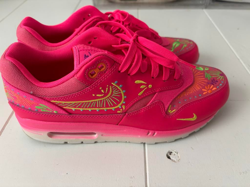 Nike Air Max 1 Familia Día de Muertos - Maat 42,5, Kleding | Heren, Schoenen, Ophalen of Verzenden, Zo goed als nieuw, Overige kleuren