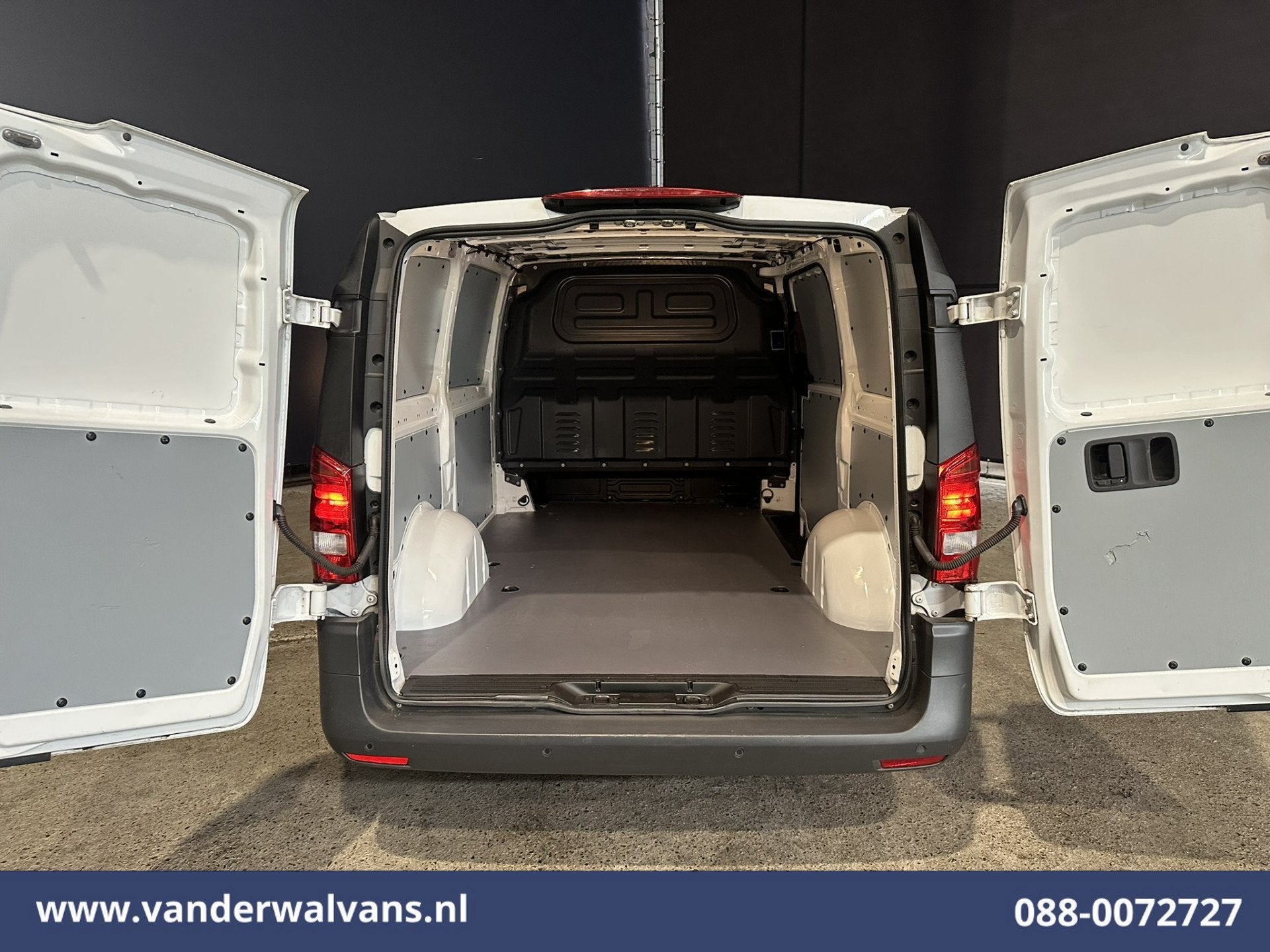 Mercedes-Benz Vito 114 CDI 136pk L2H1 Euro6 Airco | Camera |, Auto's, Gebruikt, 4 cilinders, 2000 kg, 1881 kg