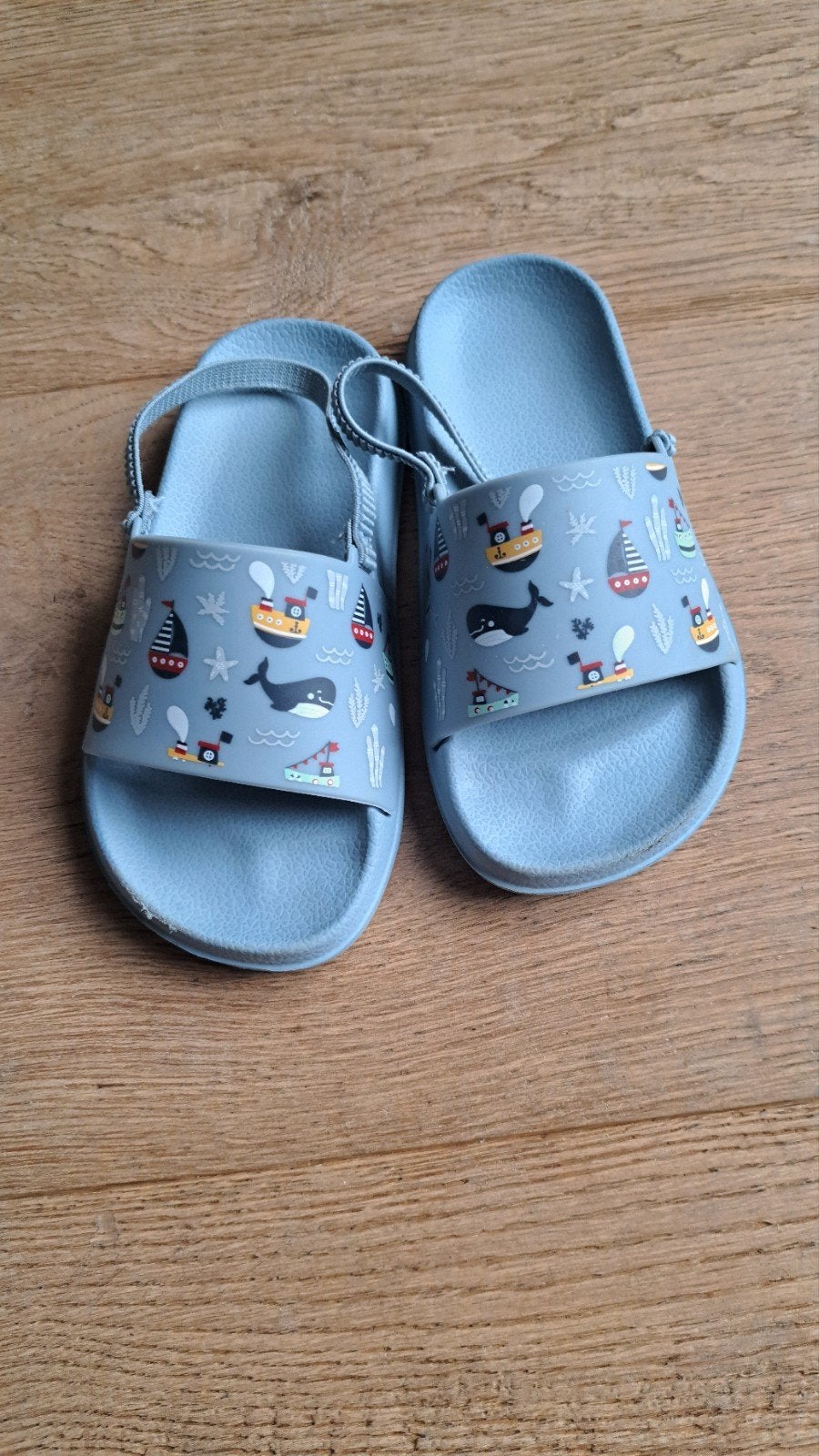 Leuke blauwe kinderslippers met zeedieren, maat 25/26, Ophalen, Gebruikt, Jongen of Meisje, Overige typen