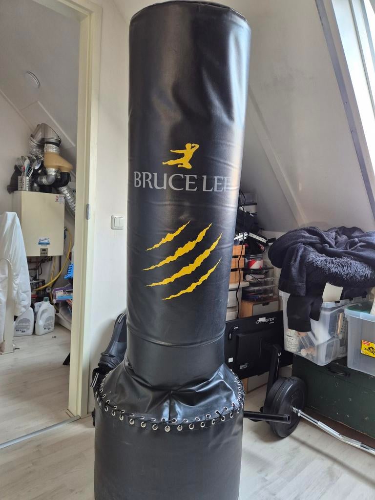 Bruce Lee staande bokszak, Ophalen, Bokszak