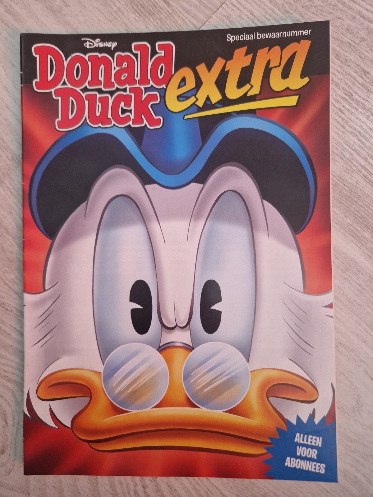 Donald Duck Extra Speciaal Bewaarnummer 6-2017, Eén stripboek, Ophalen of Verzenden, Zo goed als nieuw, Disney