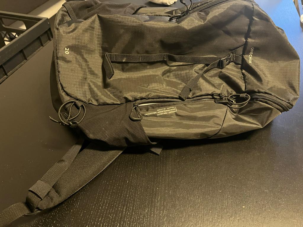 Quechua Rugzak 20L met harde rug en ventilatie, Ophalen of Verzenden, Zo goed als nieuw