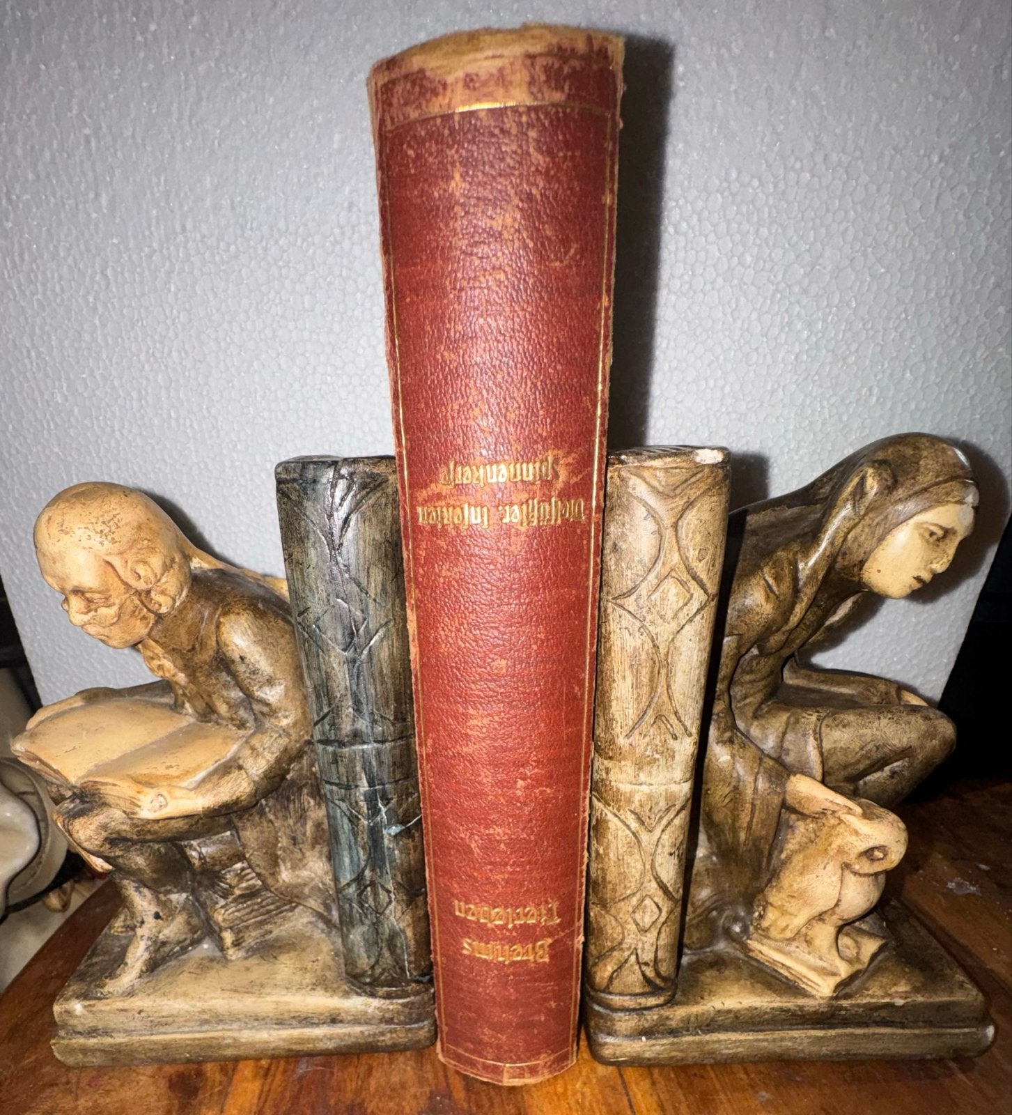 Antieke Albasten Boekensteunen - Lezende Figuren, Ophalen of Verzenden