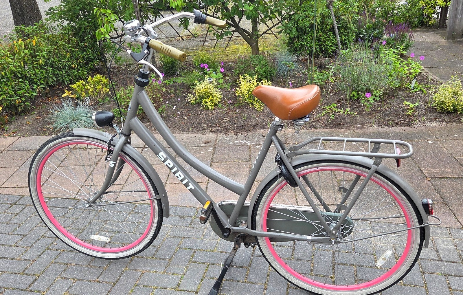 Spirit oma fiets - Grijs met roze velgen, Fietsen en Brommers, Fietsen | Dames | Damesfietsen, Terugtraprem, Gebruikt, Versnellingen