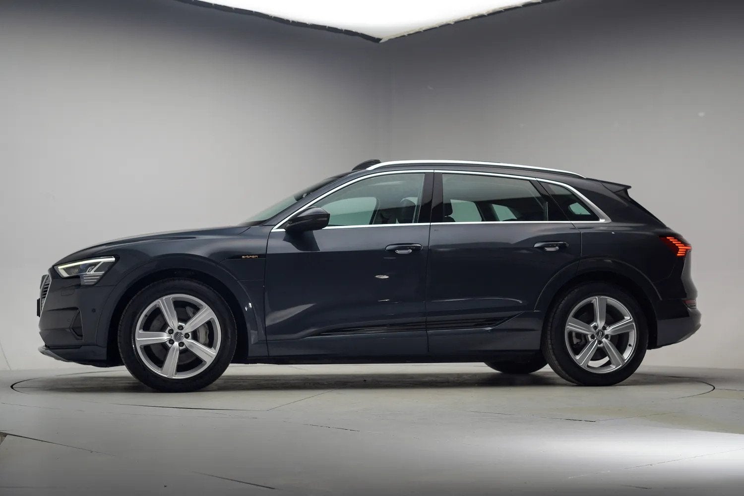 Audi e-tron 50 quattro Launch edition plus 71 kWh [ Panorama, Auto's, Automaat, 0 cilinders, 124 €/maand, Vierwielaandrijving
