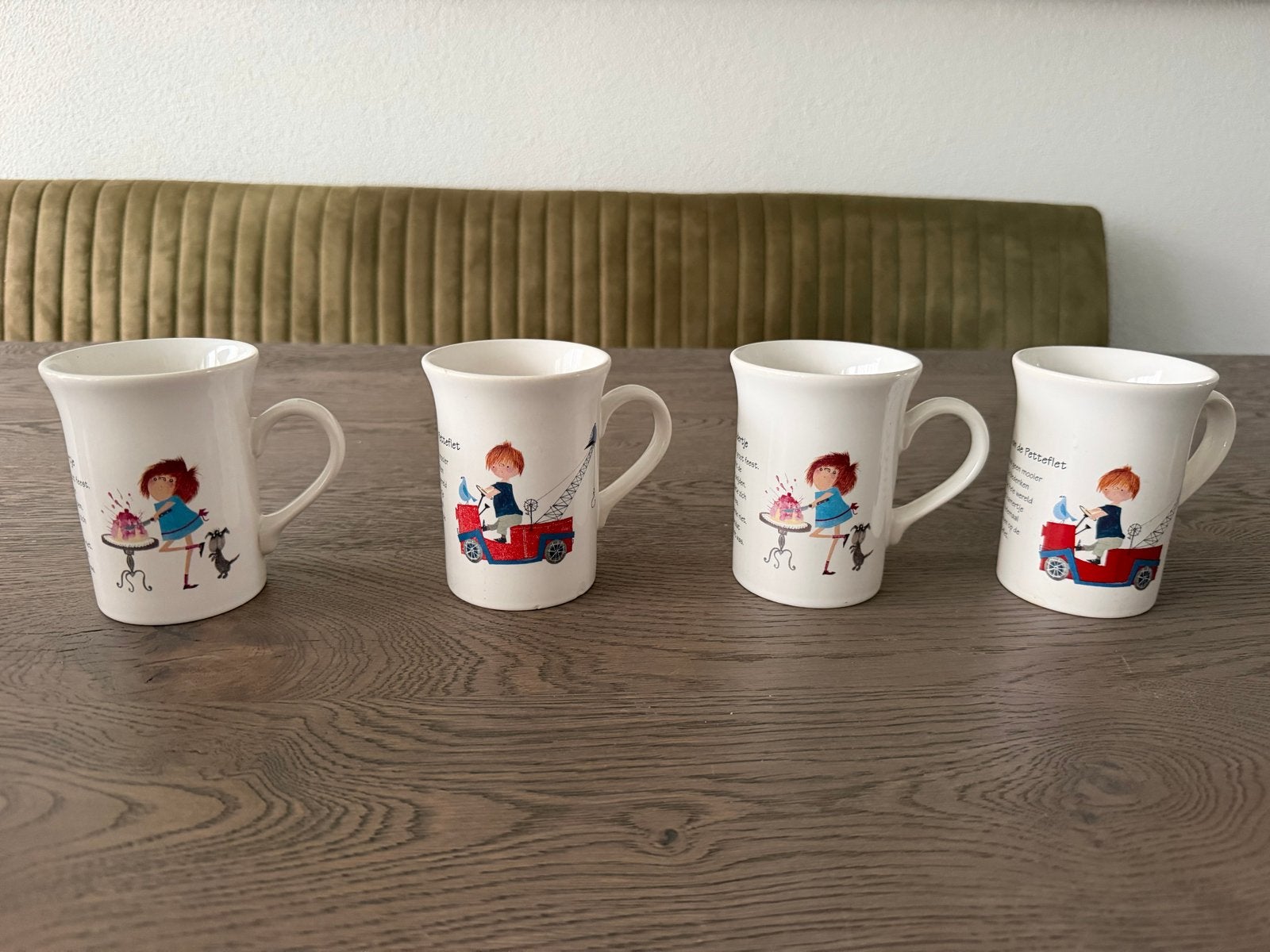 4  Douwe Egberts mokken - Annie M.G. SchmidtFiep Westendorp, Overige typen, Ophalen of Verzenden, Zo goed als nieuw, Steen/keramiek