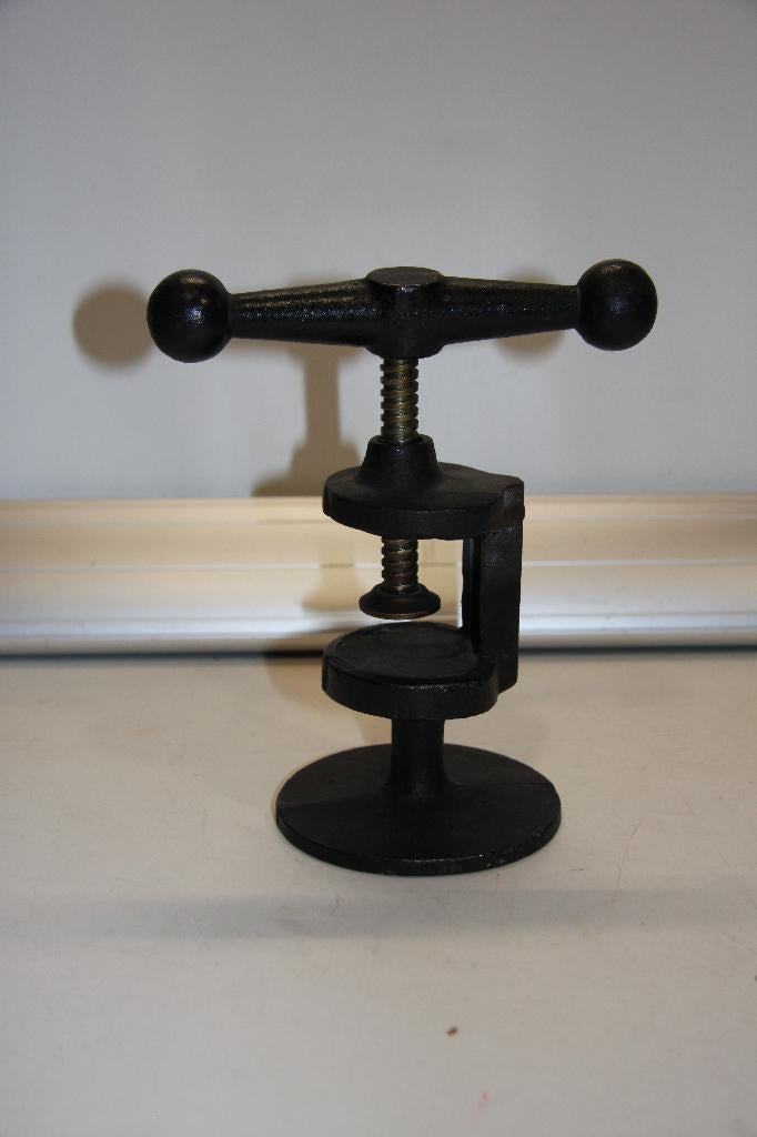 gietijzeren brutalist notenkraker 17,5 tot 22 cm hoog (265), Ophalen of Verzenden