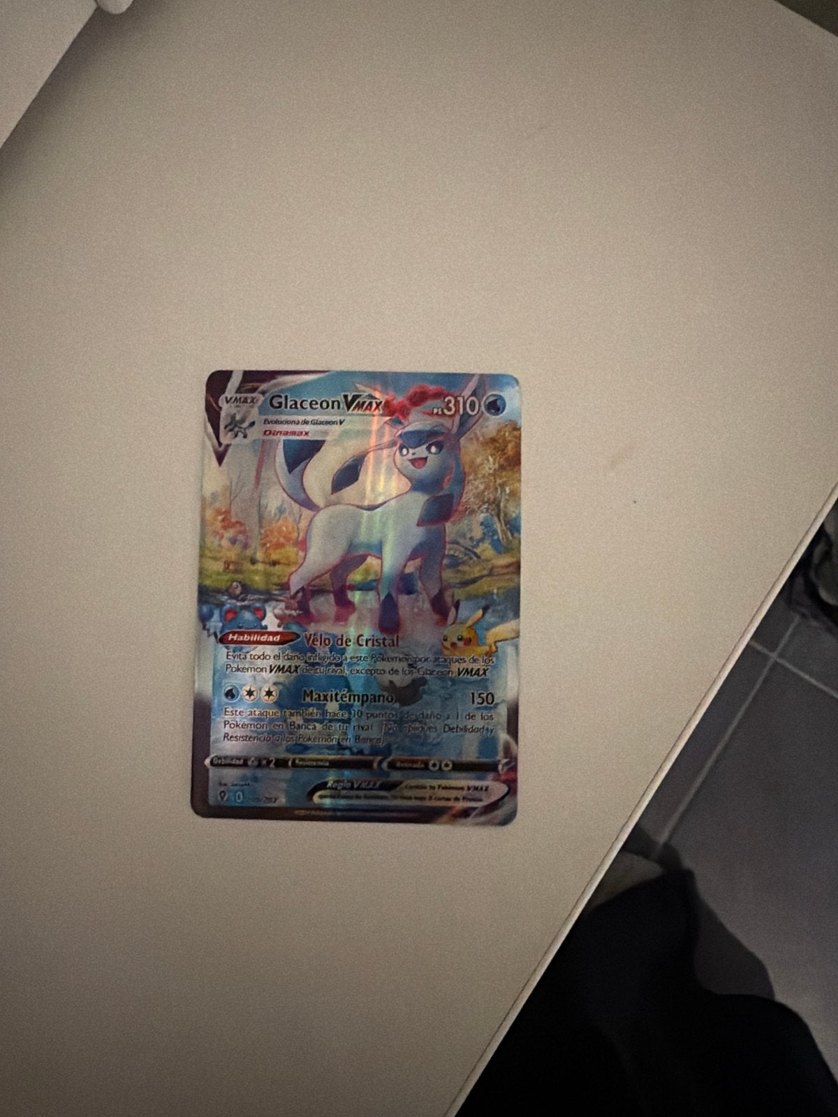 Glaceon VMAX Pokémon kaart, Ophalen of Verzenden, Zo goed als nieuw, Losse kaart