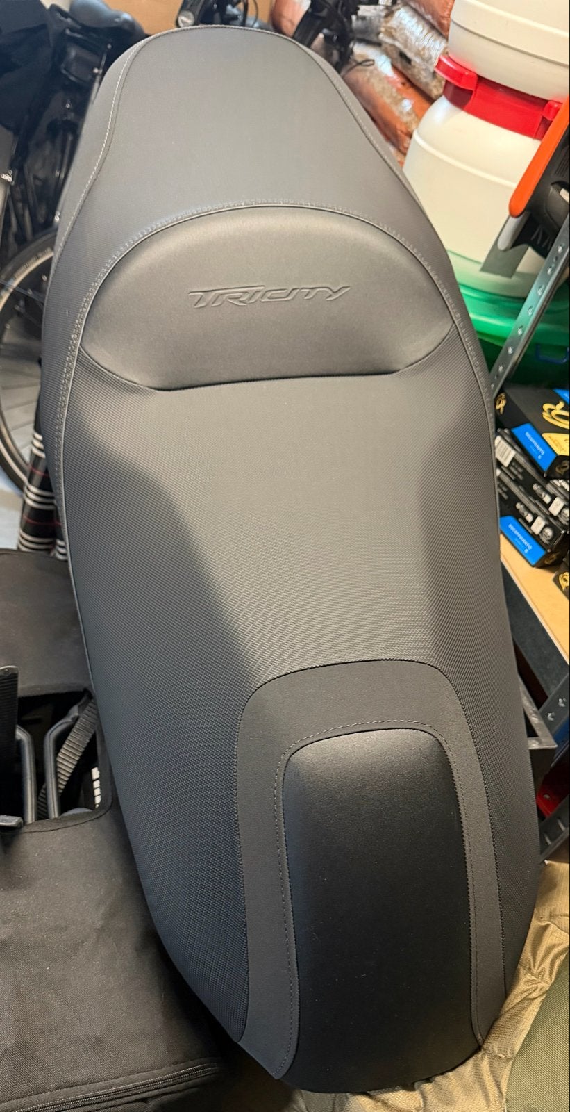 Nieuw origineel Yamaha Tricity 300 zadel, Motoren, Ophalen of Verzenden, Nieuw