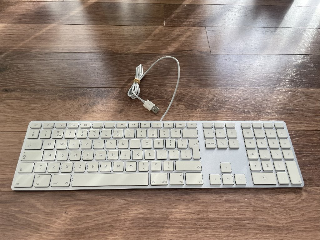 Apple Wired Keyboard MB110N/B, Ophalen of Verzenden, Zo goed als nieuw, Apple