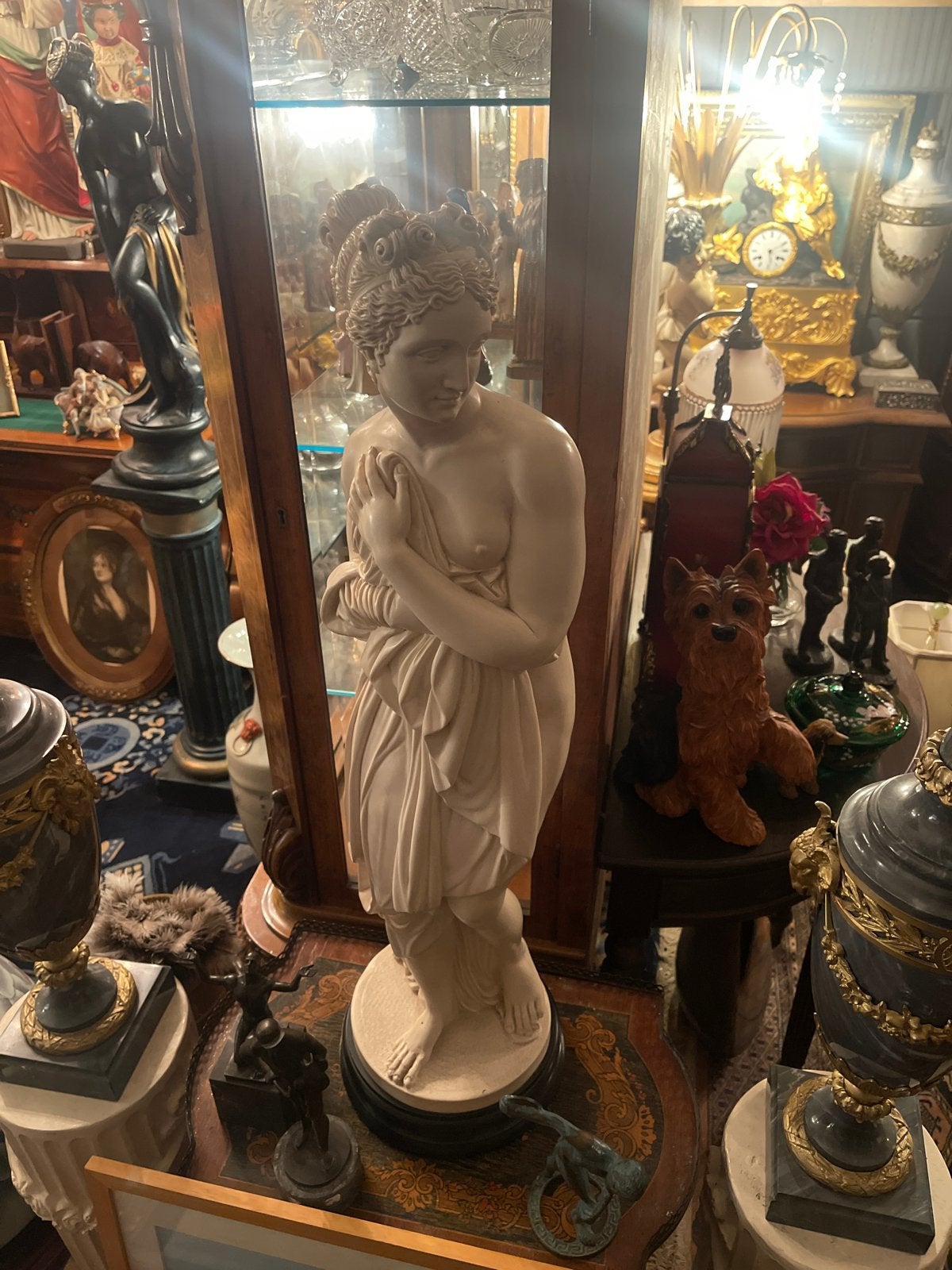 Klassiek beeld van vrouw, Beeld, 50 - 100 cm, Ophalen of Verzenden, Op sokkel