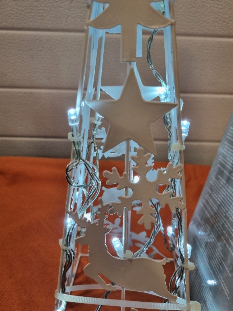 kerst piramide met verlichting metaal, Ophalen of Verzenden, 'T Olde Gre-j, Info@toldegrej.nl, Endepoelstraat 20f Didam