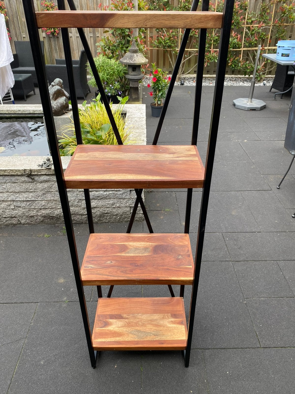 Metalen stelling kast met acacia planken., Ophalen, Zo goed als nieuw