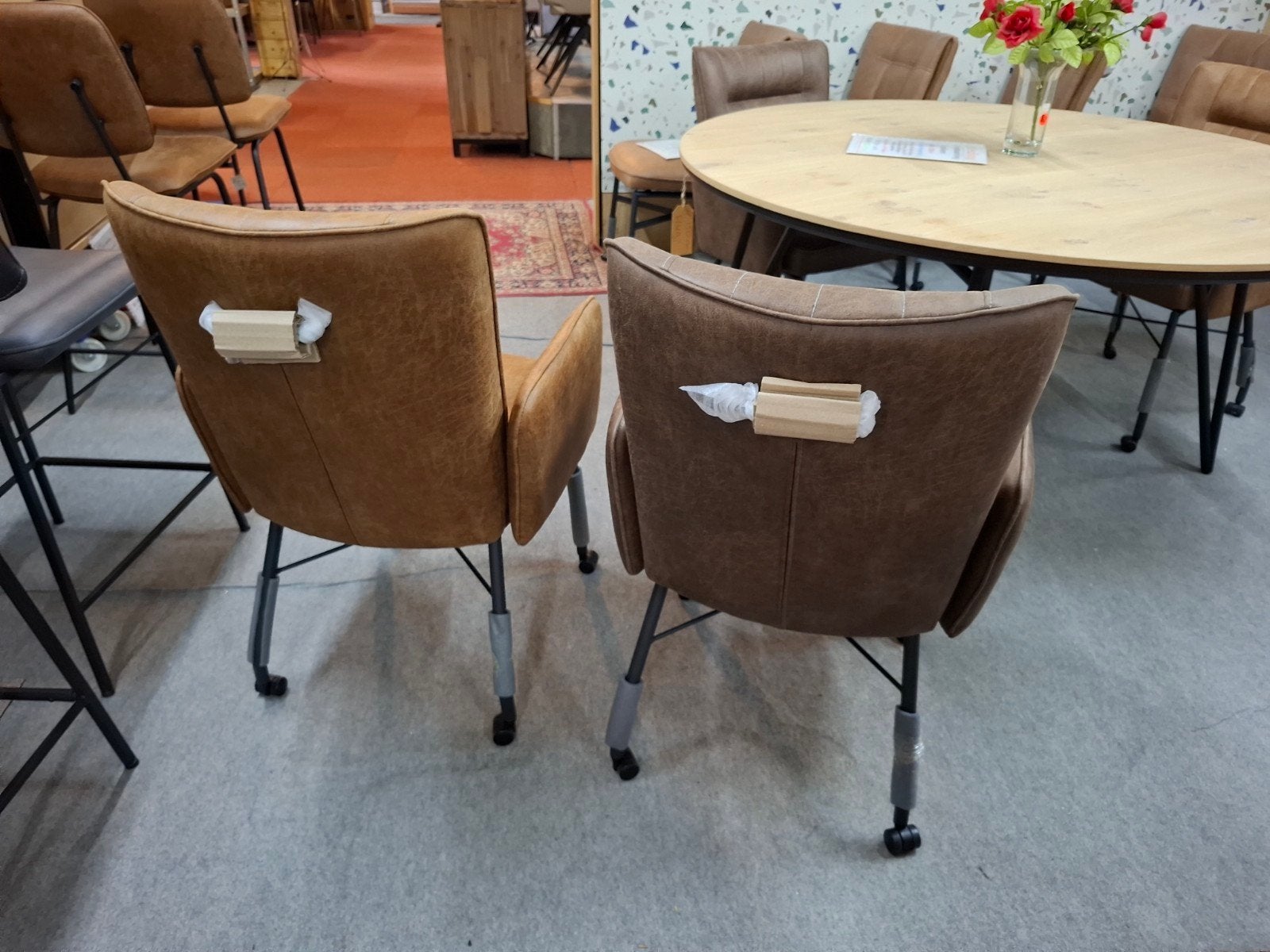 4 Nieuwe Armleuning stoelen met Wiel en Greep, Olvi, H&H, Ophalen, Bruin, Nieuw, Stof