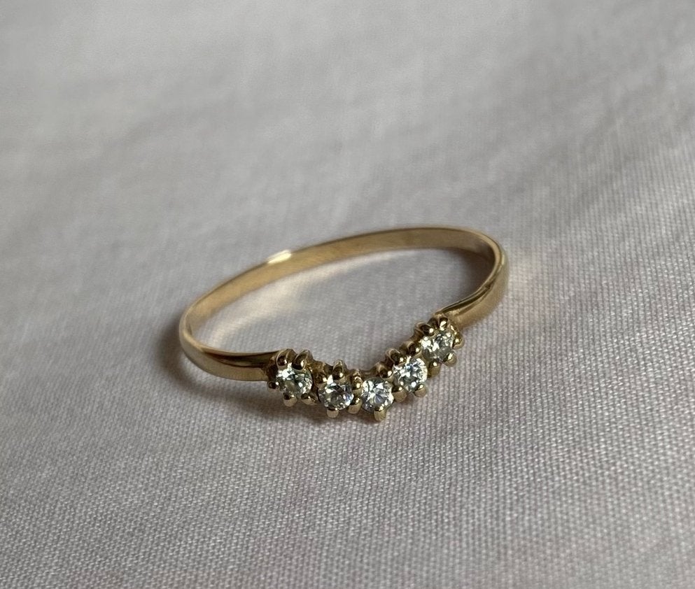 Vintage 9k gouden ring met witte saffier, 18 tot 19, Verzenden, Zo goed als nieuw, Dame