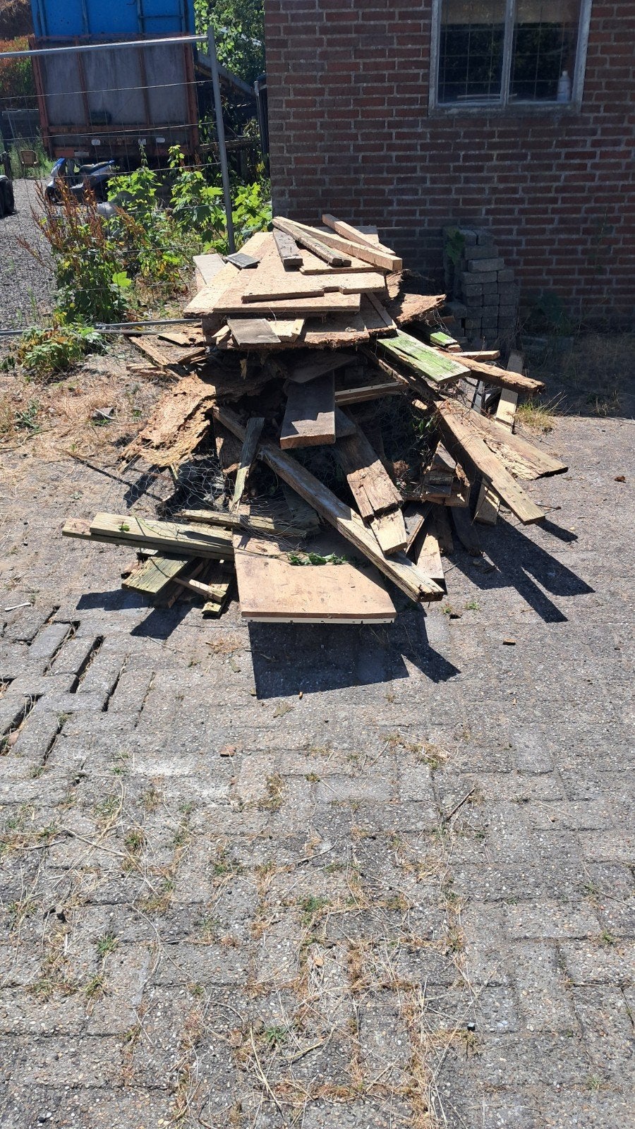 Gratis af te halen: Diverse houten planken en balken, Ophalen, Gebruikt, Minder dan 25 mm, Balk